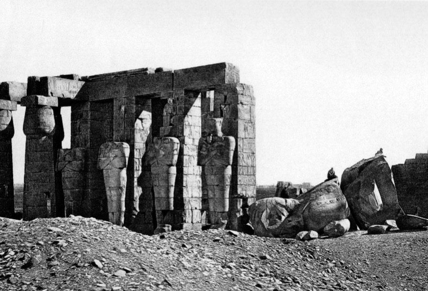 Le Ramessseum vers 1880. Cliché anonyme.