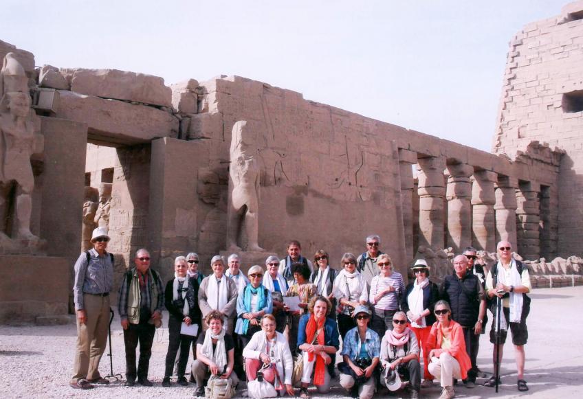 Photo de groupe dans le temple de Karnak (29 novembre 2016).