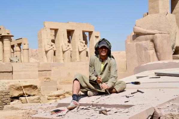 Tailleur de pierre - Restauration du Ramesseum, temple de millions d'années de Ramsès II sur la rive ouest de Louqsor