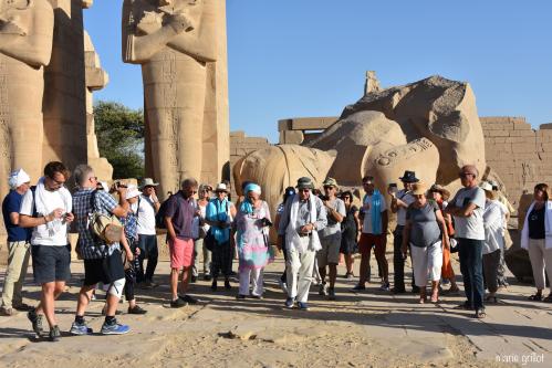 Christian Leblanc et le groupe de l'ASR au Ramesseum, temple de Millions d'années de Ramsès II baptisé 